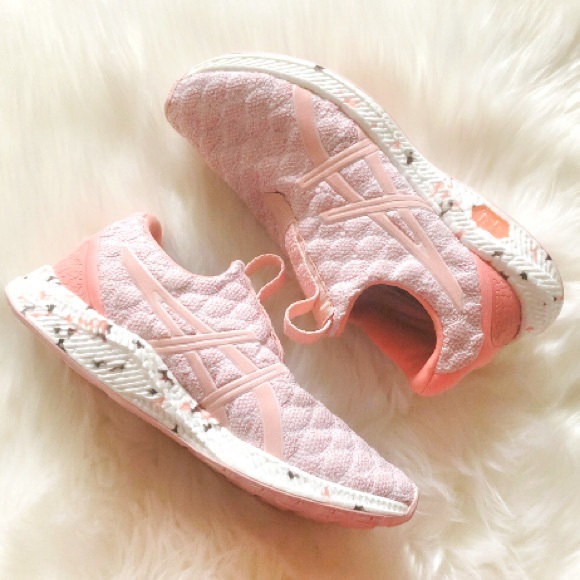 Asics Hypergel Kenzen Ankle High Running Sneaker - Picture 2 of 9